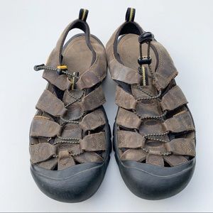 mens sandals size 16 wide